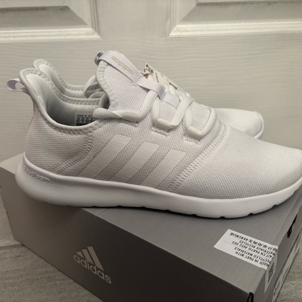 Adidas Cloudfoam 2.0 size 9.5 new in box. White